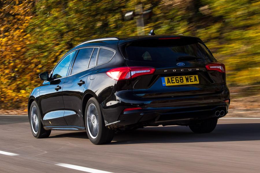  Ford Focus ST-Line Estate 2018 года  (UK) (фото 7 из 12)